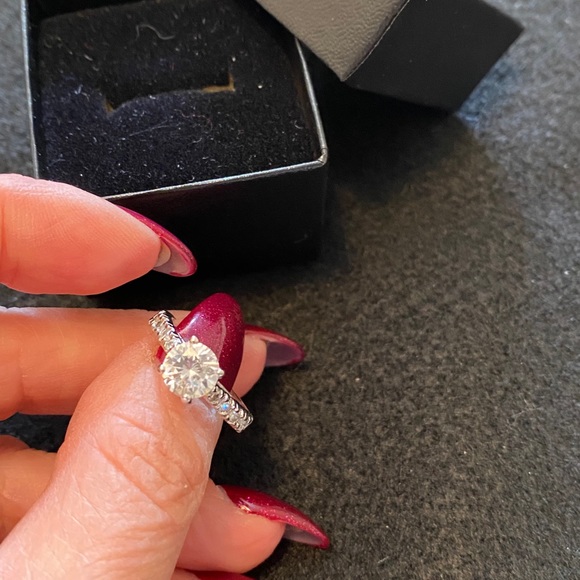 Cubic zirconia stone ring size 6 - Picture 3 of 4